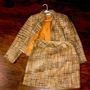 🍂🍁Fall in Love with 2 pc Skirt Suit🍂🍁
